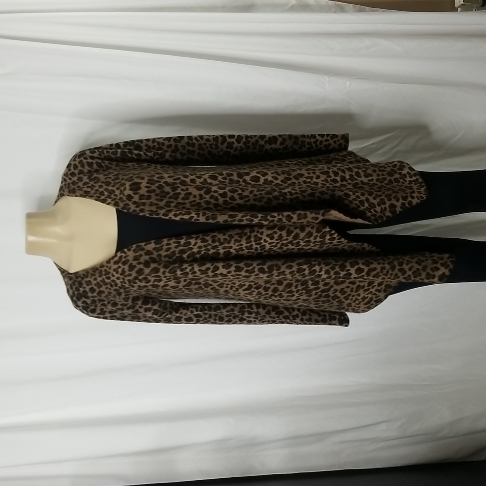 CASHMERE CARDIGAN BY SAKS FIFTH AVENUE IN ANIMAL PRINT SIZE MEDIUM